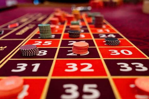 Treasures Aztec slot game interface showing five reels and spin button